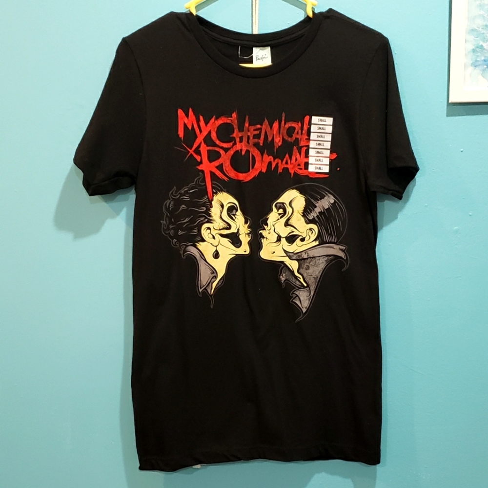 *RARE* MY CHEMICAL ROMANCE HOT TOPIC EXCLUSIVE T-SHIRT